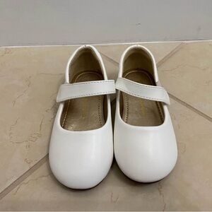 Classic White Kids Mary Jane Shoes Size 7C